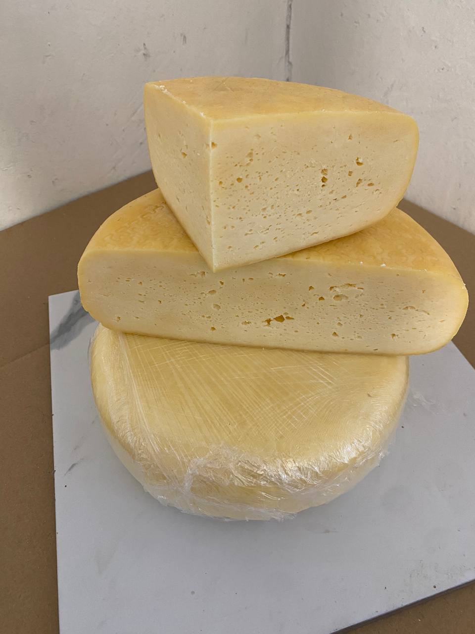 Бутербродний сир з коров"ячого молока